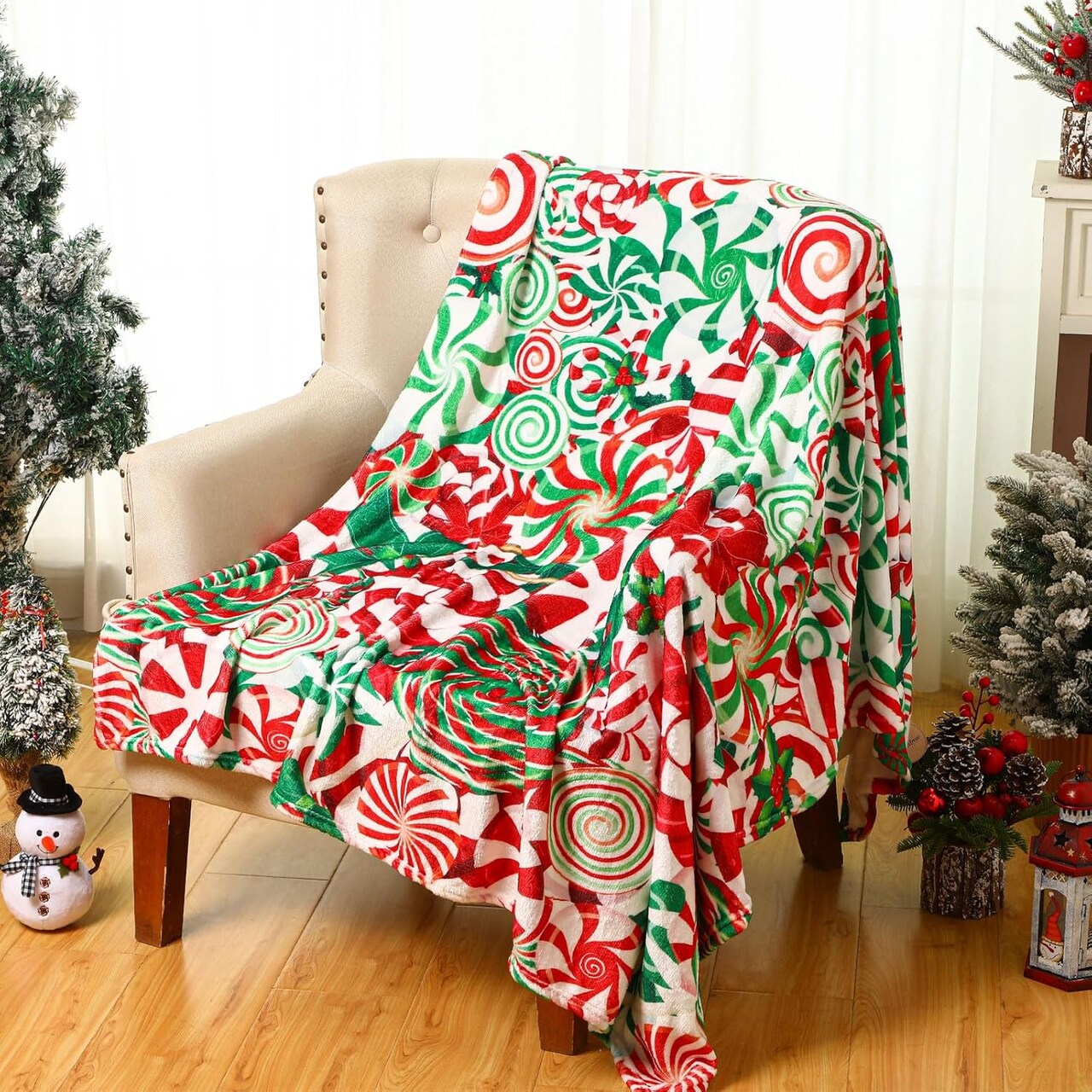 Christmas Candy Blanket Christmas Plaid Ball Blanket Candy Plush Throw Blanket Warm Soft Christmas Party Favors for Bed Sofa Living Room Bedroom Couch Holiday Winter Gifts 50 * 60 Inch